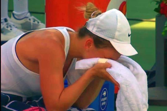 Simona Halep a abandonat la Washington, după ce pierduse primul set cu Anna Kalinskaya. Captură: DigiSport