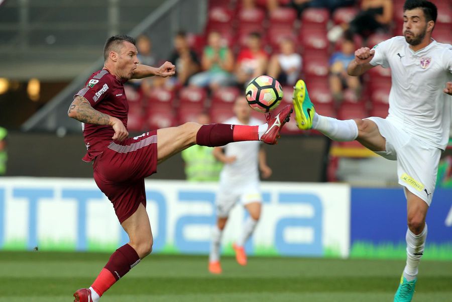 Cristi Bud, în stânga / Sursă foto: Arhivă Triplul campion din Superliga intră în cușca RXF » Adversar din lumea show-biz-ului