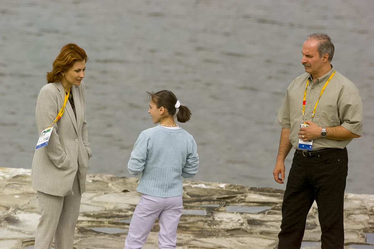 Fostele eleve îi fac un portret emoționant Marianei Bitang, care azi împlinește 60 de ani: „Doamna de fier" doar în sală, altfel „îți dă și cămașa de pe ea dacă ai nevoie de ceva"