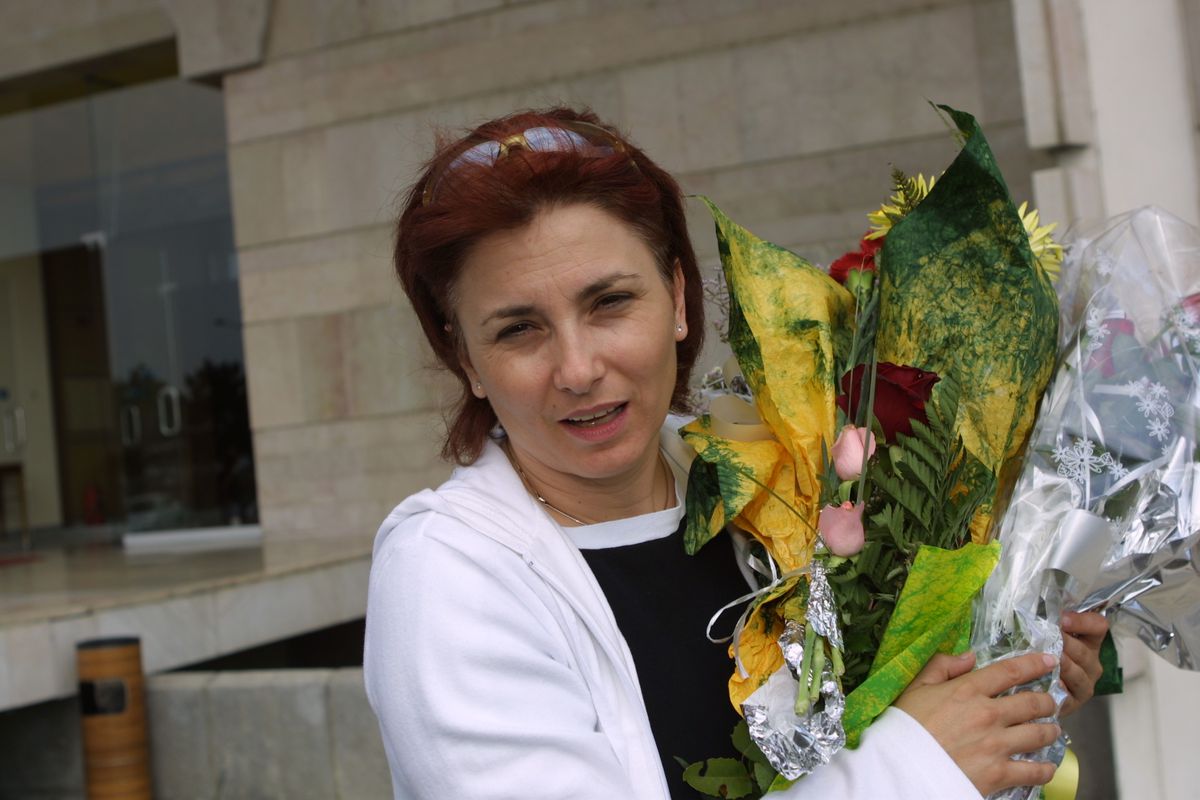 Fostele eleve îi fac un portret emoționant Marianei Bitang, care azi împlinește 60 de ani: „Doamna de fier" doar în sală, altfel „îți dă și cămașa de pe ea dacă ai nevoie de ceva"