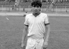 Debut la 17 ani, 7 luni și 6 zile
