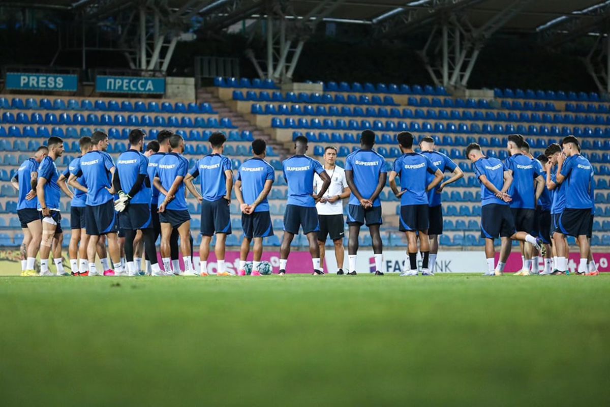 Cum arată stadionul pe care Farul joacă meciul decisiv contra lui Urartu » Construit în 2008, fără o peluză și cu gazon de județeană