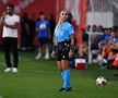 Emanuela în centrul atenției » Arbitra de rezervă de la FCSB - CSKA 1948 Sofia a furat toate privirile la sosirea la stadion
