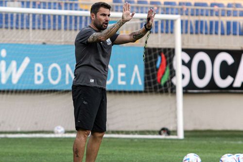 Adrian Mutu avansează în Conference League / foto: Facebook@NeftchiBaku