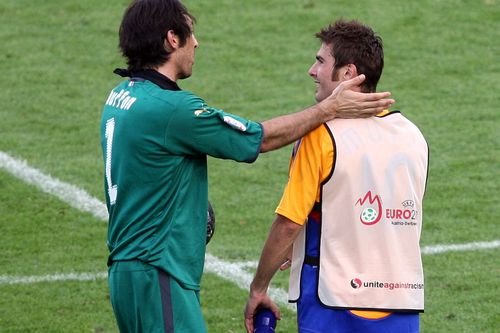 Gigi Buffon și Adi Mutu, după meciul din 2008 / foto: Arhivă GSP