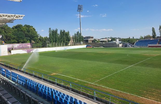 Cum arată stadionul pe care Farul joacă meciul decisiv contra lui Urartu » Construit în 2008, fără o peluză și cu gazon de județeană