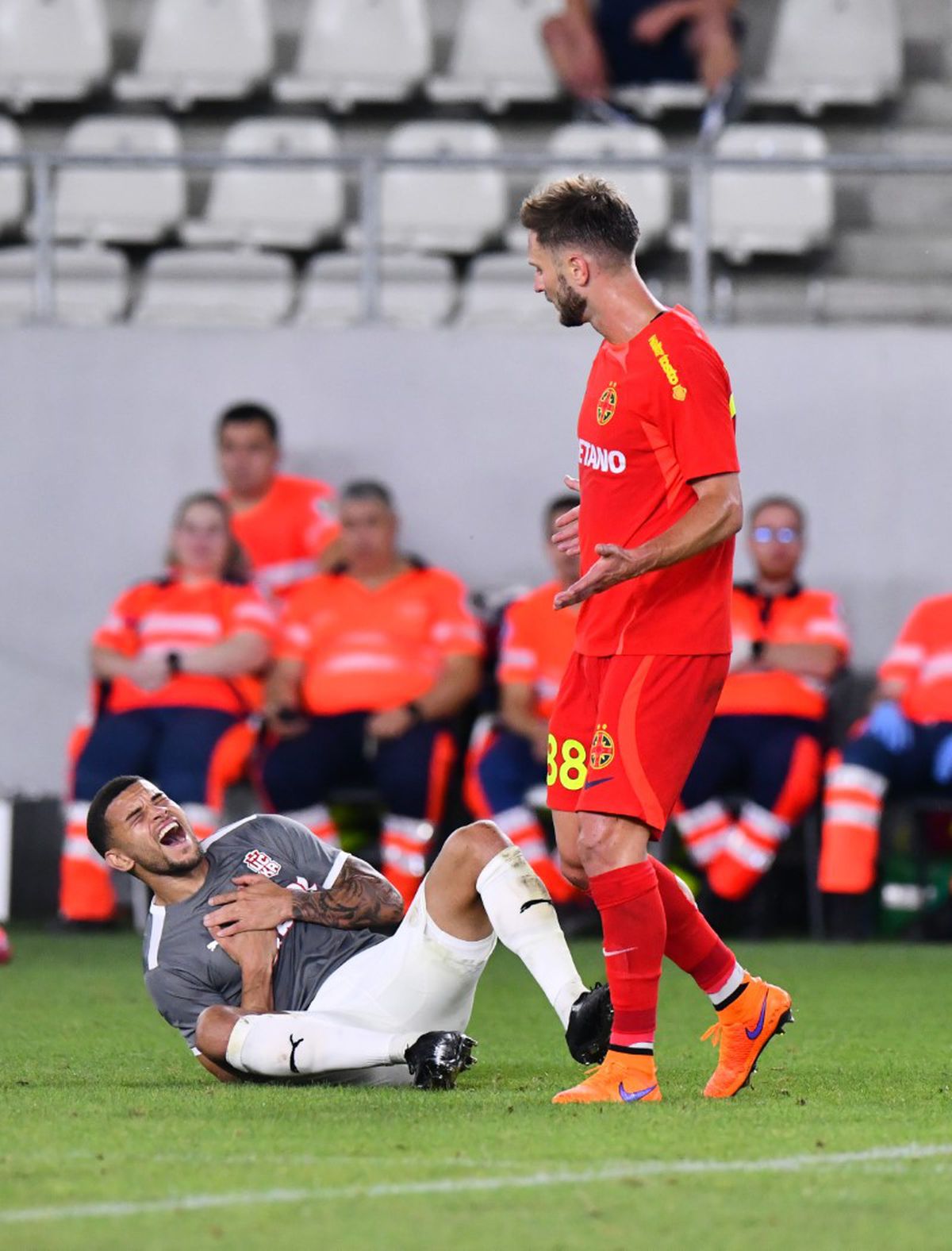 Bonus important pentru Farul, FCSB și Sepsi! Câți bani primesc pentru calificarea în turul 3 al Conference League