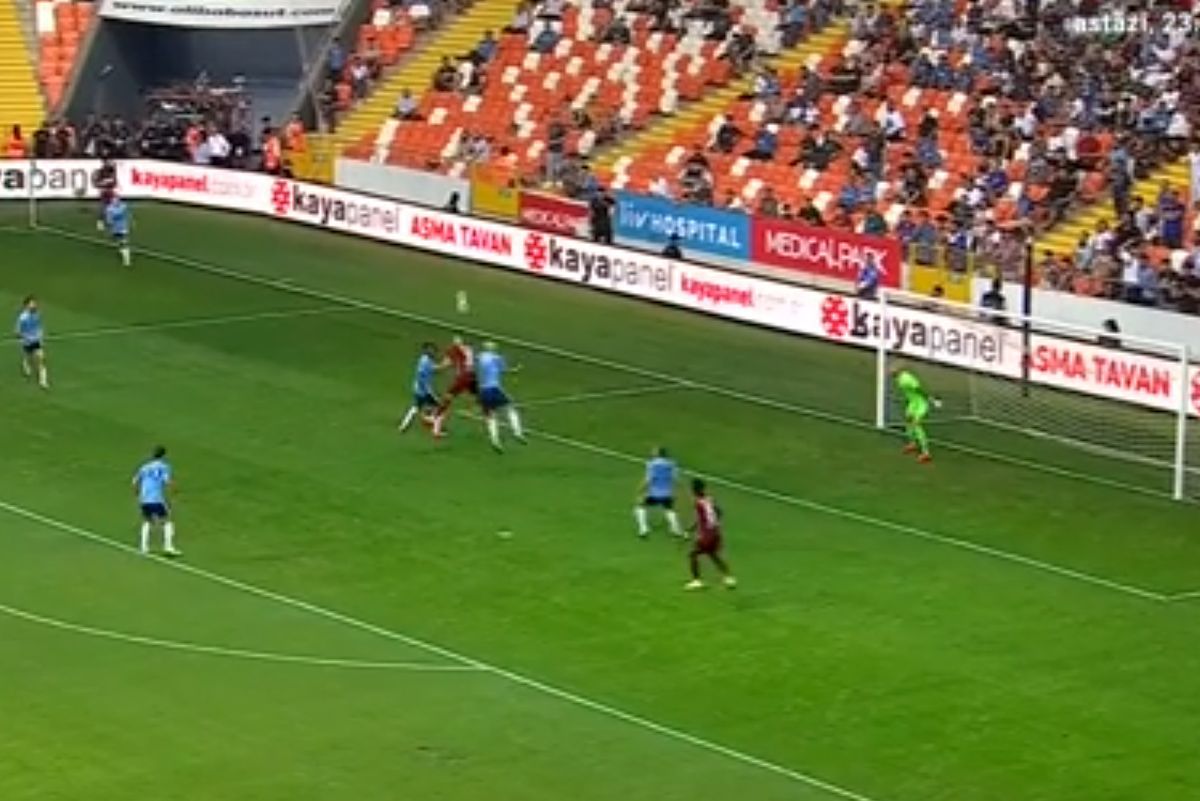 Frustrare în „infern” » Speranțele lui CFR Cluj s-au năruit în prelungiri cu Adana Demirspor, deși românii aveau om în plus