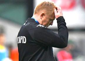 Probleme pentru Neil Lennon » Antrenorul Rapidului a părăsit de urgență România