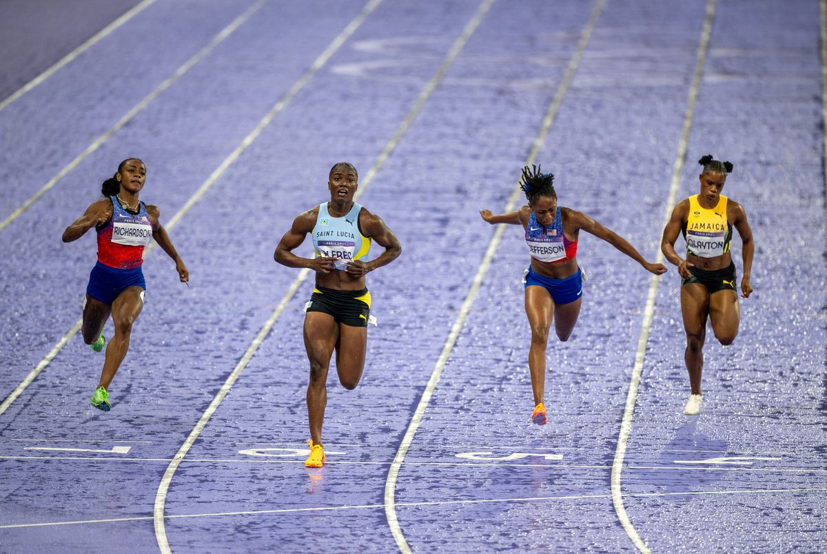 Campioana olimpică de la 100 metri vine dintr-o țară de 180.000 de locuitori » Julien Alfred a învins-o pe americanca Sha'Carri Richardson