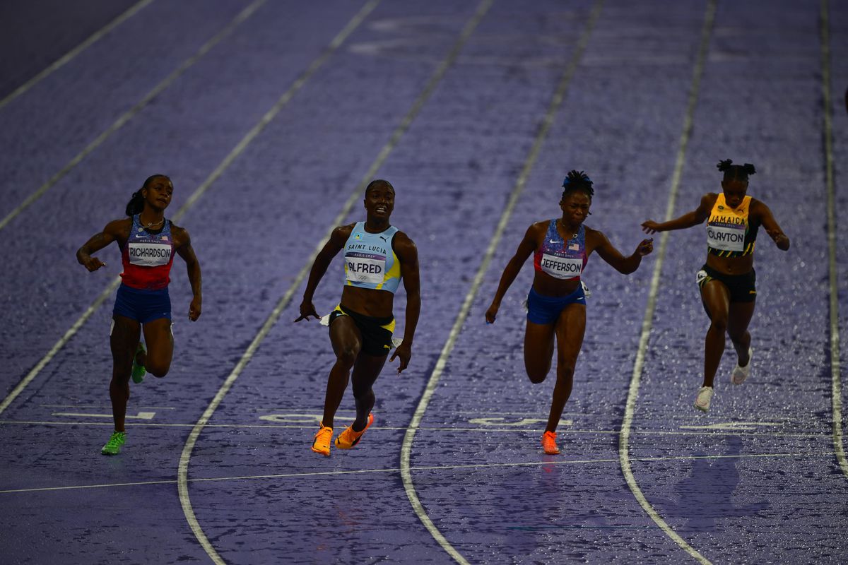 Campioana olimpică de la 100 metri vine dintr-o țară de 180.000 de locuitori » Julien Alfred a învins-o pe americanca Sha'Carri Richardson