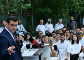 După garsoniera de 35.000 de euro, George Simion a venit azi și cu planul pentru salvarea sportului! GSP a surprins "platforma": proxy-Burleanu, ceva idei din Hagi și doborârea "impulsului pentru transsexuali"