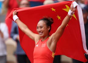 Qinwen Zheng a dus miracolul până la capăt! Prima sportivă din China care câștigă AURUL în proba de simplu la Jocurile Olimpice