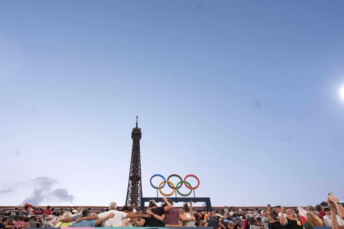Samba do Brasil la doi pași de Turnul Eiffel » Imagini spectaculoase de la meciurile de volei pe plajă de la Jocurile Olimpice