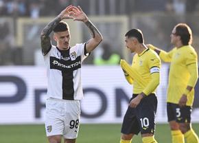 Ce transfer ar fi! Fabrizio Romano dezvăluie interesul pentru Dennis Man » Campioana din Europa a început discuțiile cu Parma