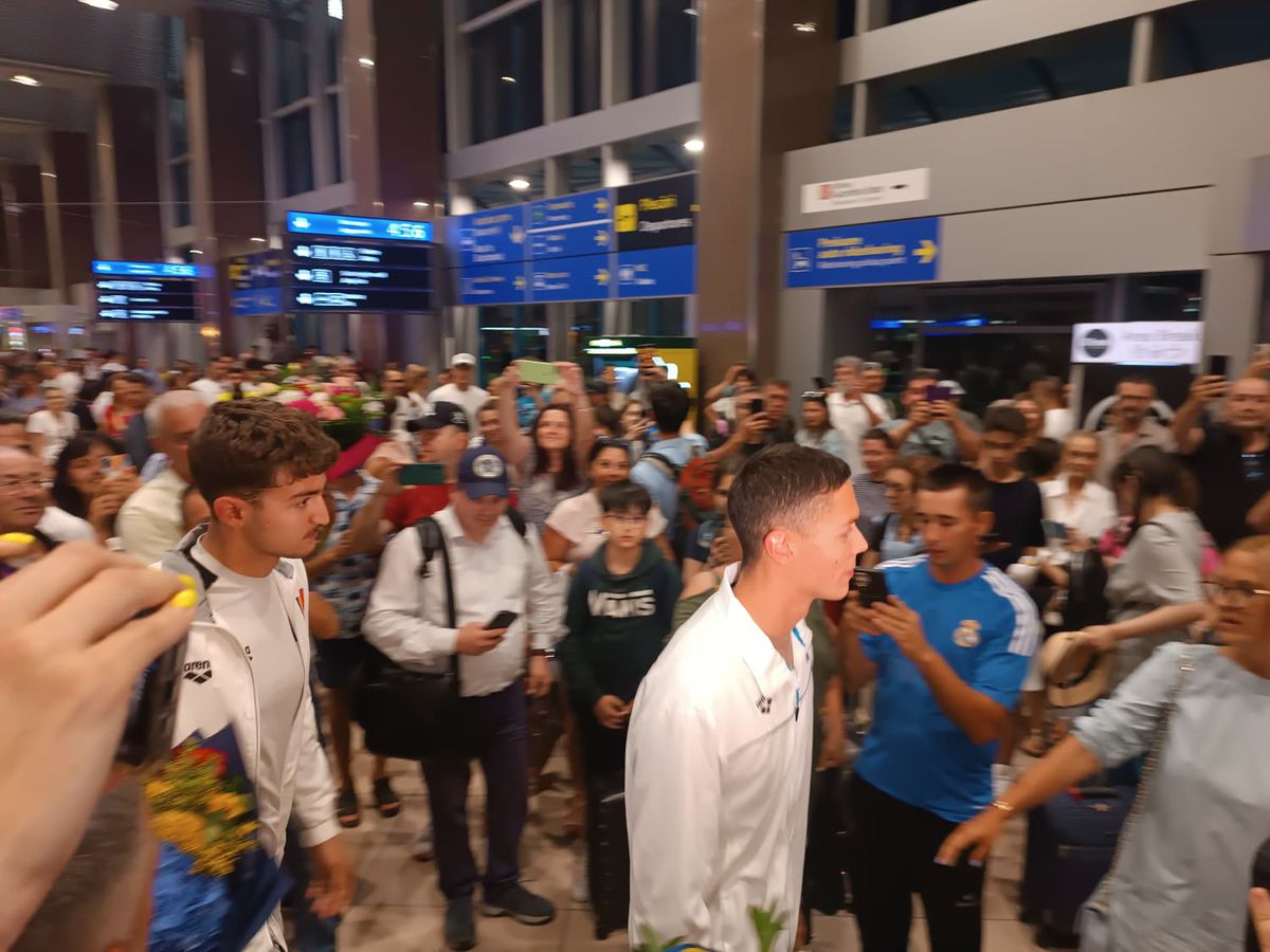 „Te retragi?” » Dublul campion mondial David Popovici a răspuns fără ezitare, la revenirea în România + De ce a refuzat salonul oficial