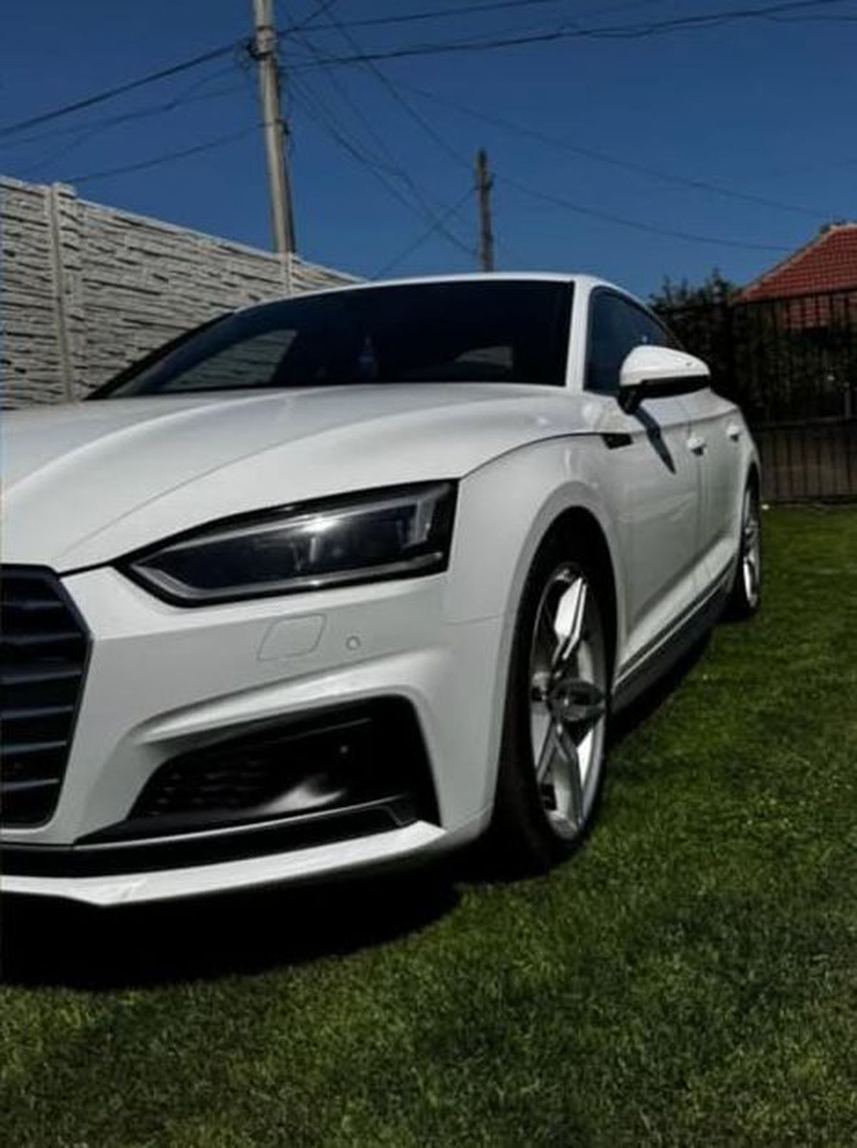 Marius Ștefănescu își vinde mașina și apartamentul