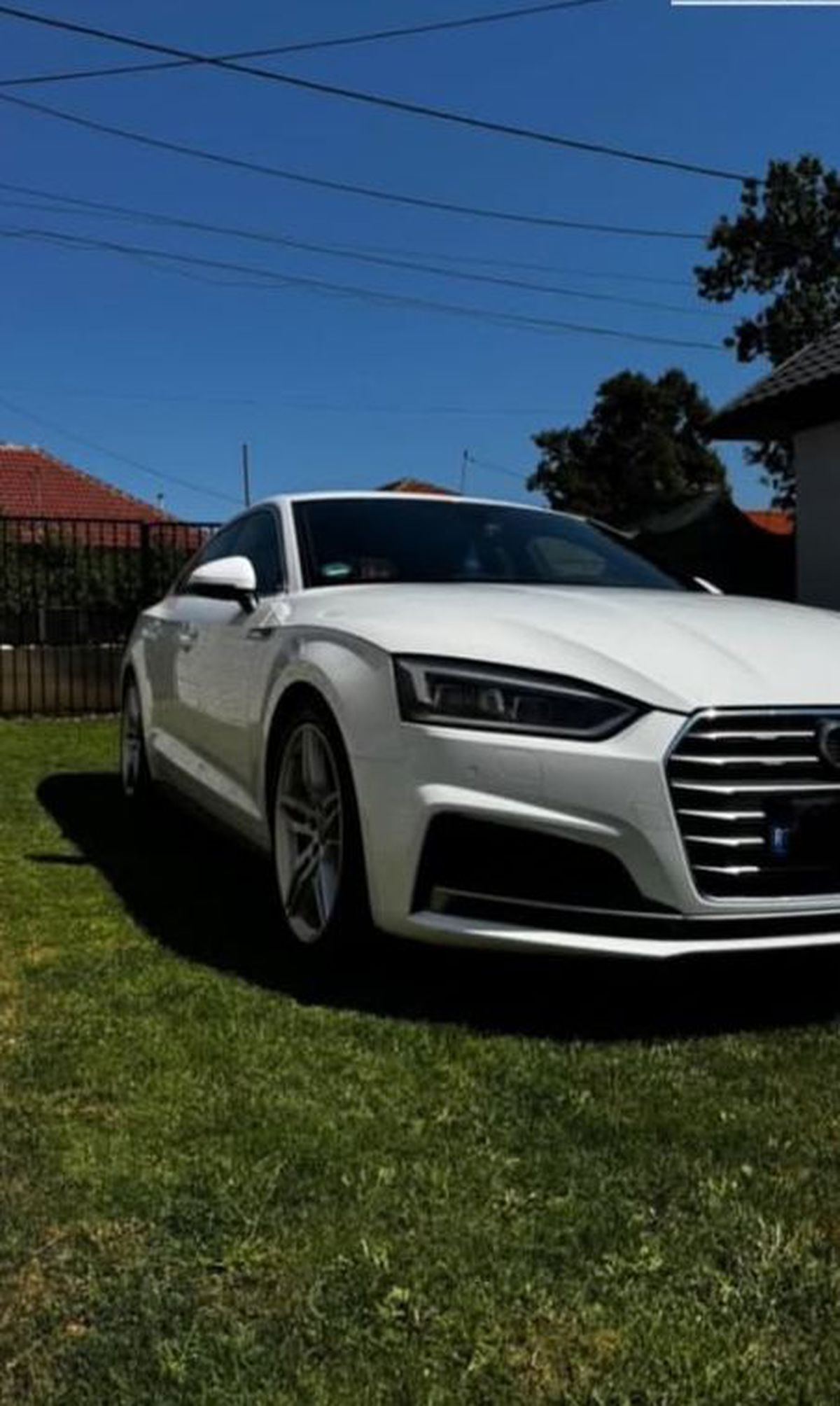 Marius Ștefănescu își vinde mașina și apartamentul