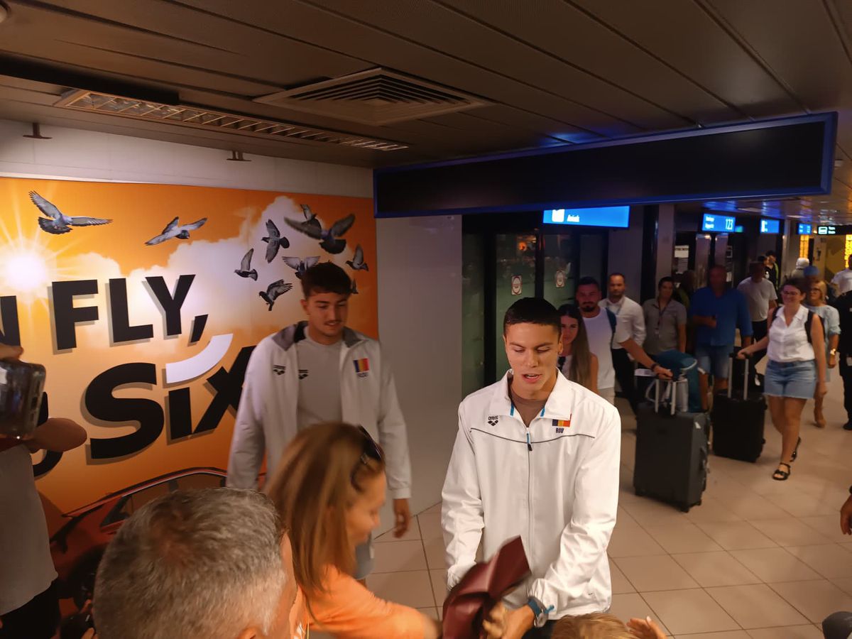 „Te retragi?” » Dublul campion mondial David Popovici a răspuns fără ezitare, la revenirea în România + De ce a refuzat salonul oficial