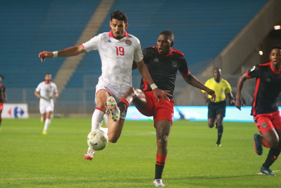 Hazem Mastouri (stânga), în meciul Tunisia - Malawi din preliminariile Cupei Mondiale 2026. Foto: Imago CFR Cluj i-a găsit înlocuitor lui Louis Munteanu » Negocieri dure pentru vârful Tunisiei