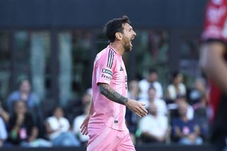 Lionel Messi, out după numai 10 minute » S-a lăsat la pământ și a cerut imediat înlocuirea!