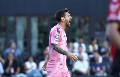 Lionel Messi, out după numai 10 minute » S-a lăsat la pământ și a cerut imediat înlocuirea!