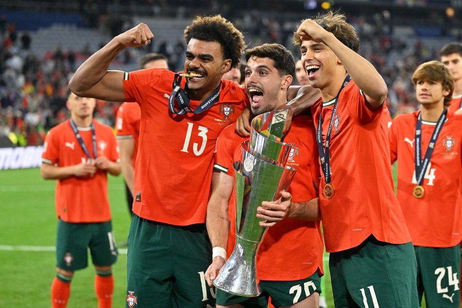 Joao Felix (dreapta), după finala UEFA Nations League 2025 // FOTO: Imago Images Fostul coechipier i-a adresat cuvinte grele lui Joao Felix: „Degeaba ești talentat, dacă nu muncești!”