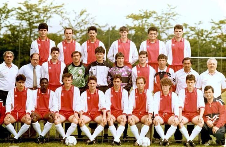 Sulejman Demollari, la Dinamo (al patrulea, de la dreapta la stânga, pe rândul de jos).