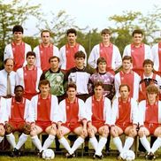 Sulejman Demollari, la Dinamo (al patrulea, de la dreapta la stânga, pe rândul de jos).