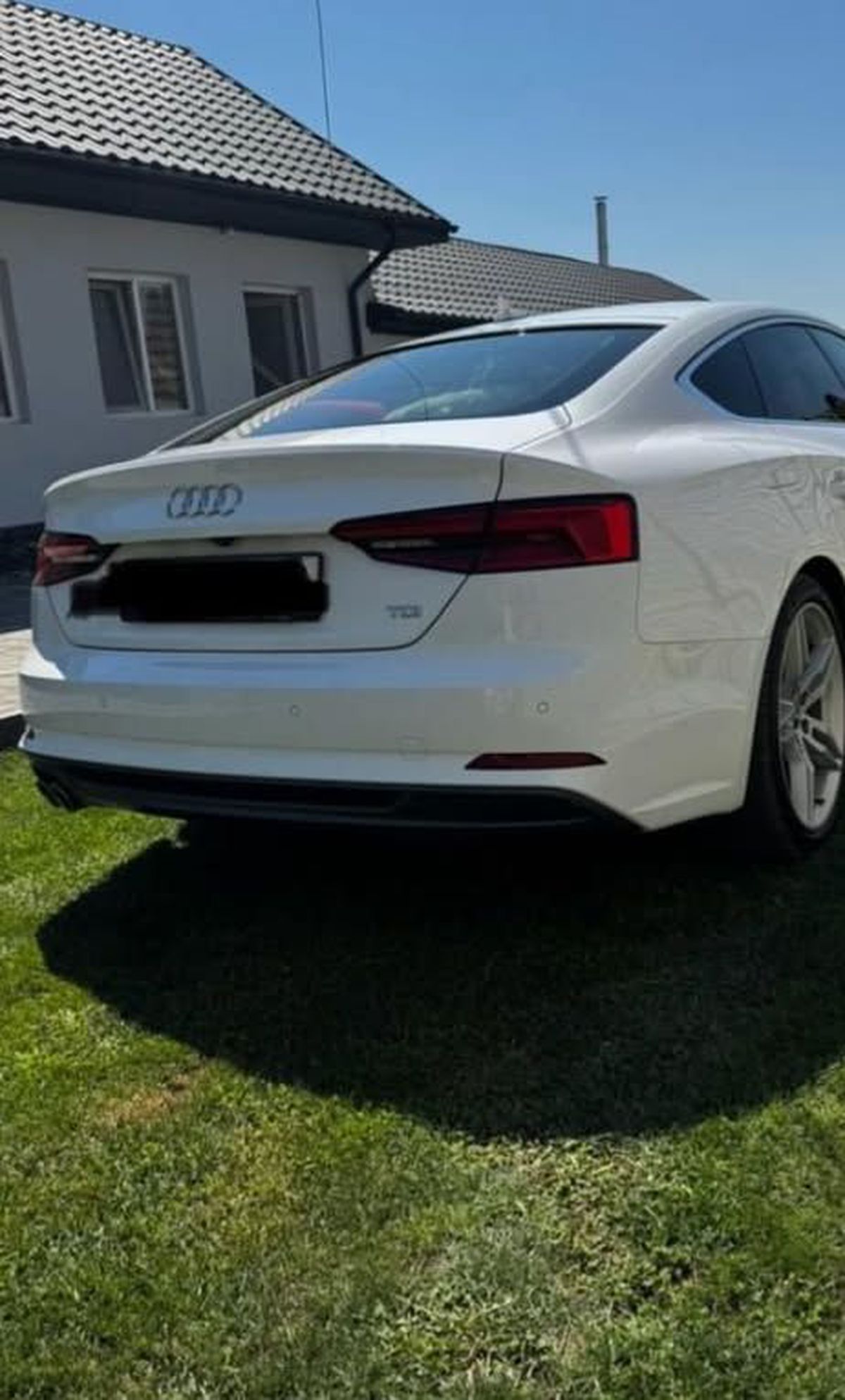 Marius Ștefănescu își vinde mașina și apartamentul