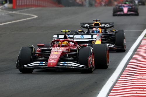 Lewis Hamilton, urmat de Max Verstappen la Hungaroring/Foto: Getty Images