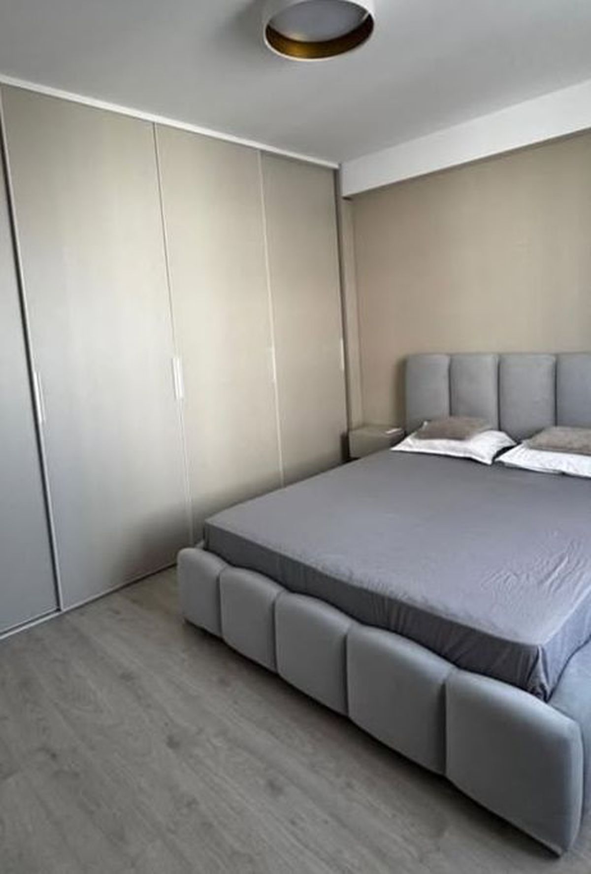 Marius Ștefănescu își vinde mașina și apartamentul