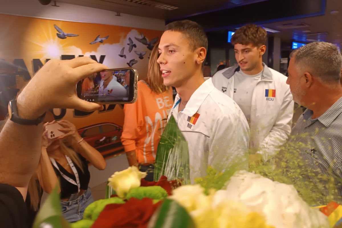 „Te retragi?” » Dublul campion mondial David Popovici a răspuns fără ezitare, la revenirea în România + De ce a refuzat salonul oficial