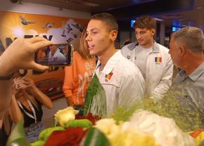„Te retragi?” » Dublul campion mondial David Popovici a răspuns fără ezitare, la revenirea în România + De ce a refuzat salonul oficial