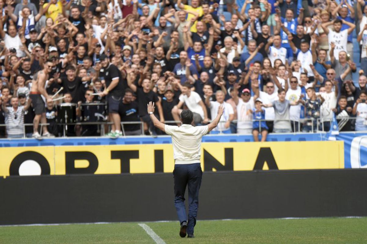 CS U CRAIOVA // FOTO Sute de suporteri la primul antrenament al lui Victor Pițurcă la Craiova