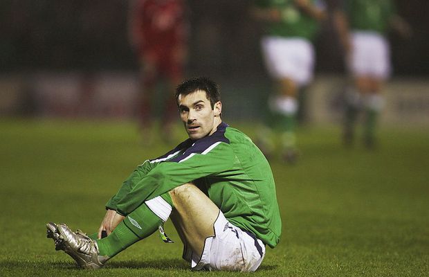 Nord-irlandezul care a crescut cu Giggs și Beckham: „N-o să uit meciul cu România și acea fază” » Un coleg mort de beat, luat cu scaunul rulant pe aeroport