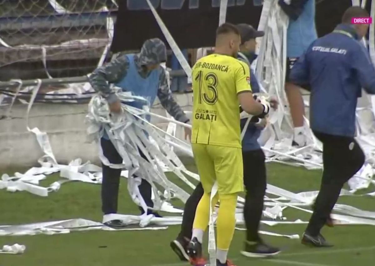 Suporterii au întârziat startul meciului Oțelul Galați - Poli Timișoara