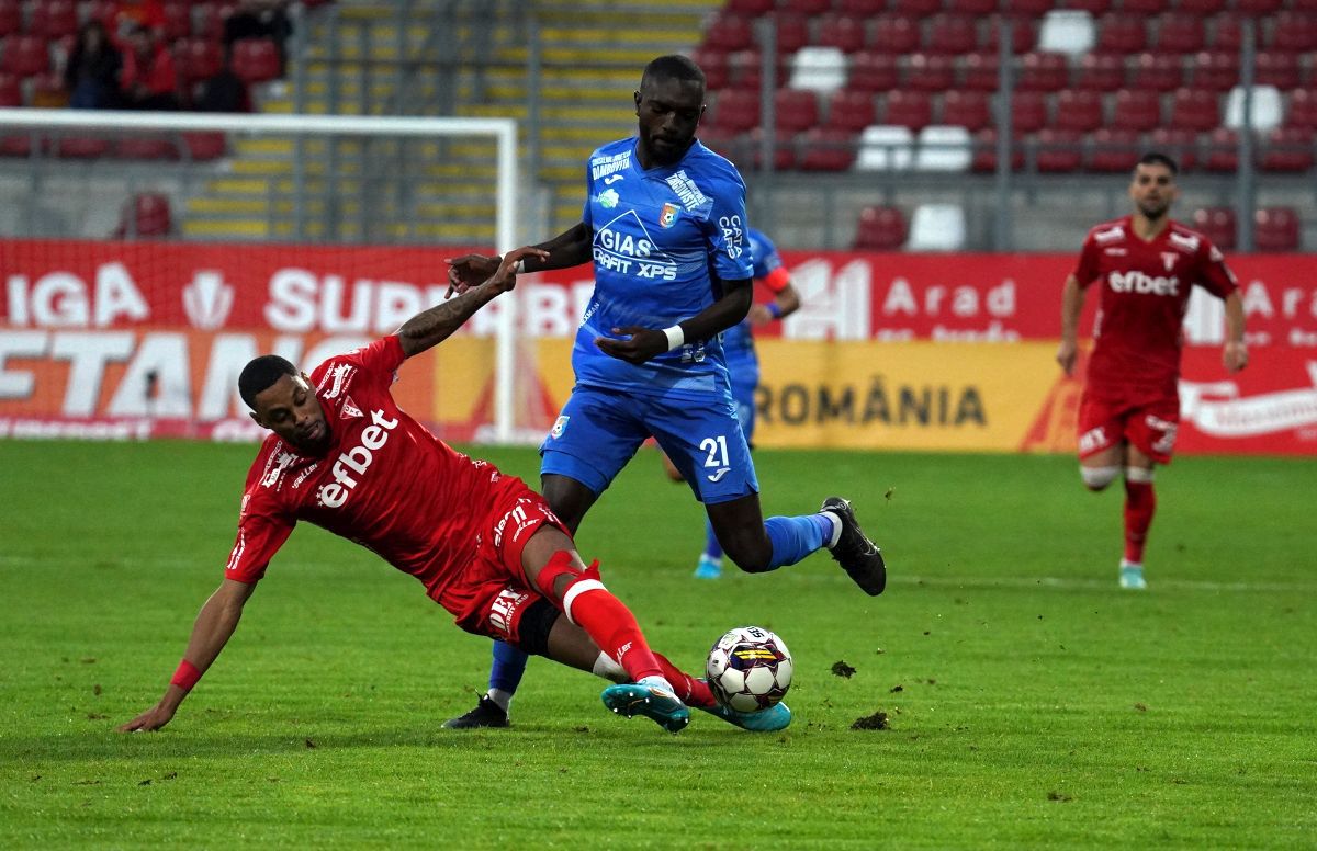 Chindia Târgoviște negociază cu un antrenor demis recent de la altă echipă din Liga 1 + S-a discutat și cu Mircea Rednic