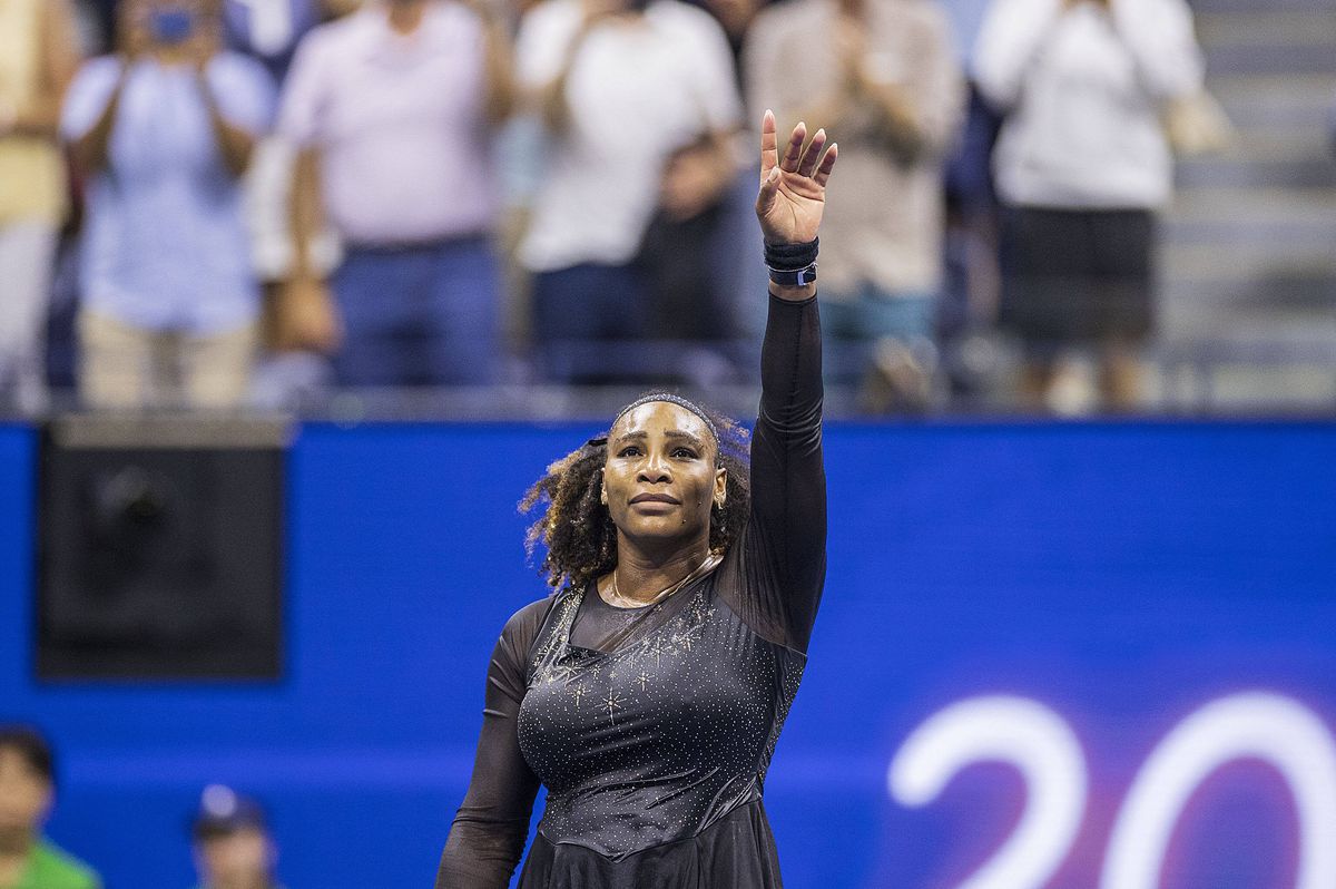 Serena Williams a apărut într-o ținută îndrăzneață la petrecerea iernii din Beverly Hills: „Când te cheamă, te urci în avion și o faci!”