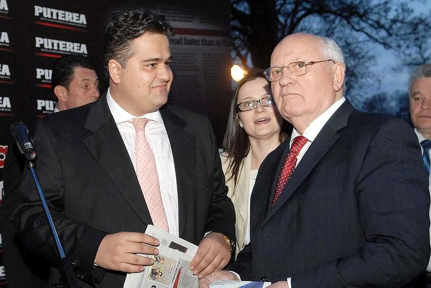 Adrian Thiess și Mihail Gorbaciov, în 2010 // sursă foto: Libertatea.ro via Agerpres