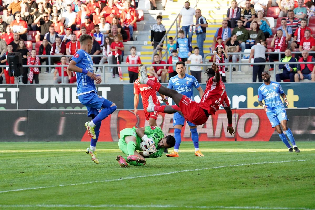 Chindia Târgoviște negociază cu un antrenor demis recent de la altă echipă din Liga 1 + S-a discutat și cu Mircea Rednic