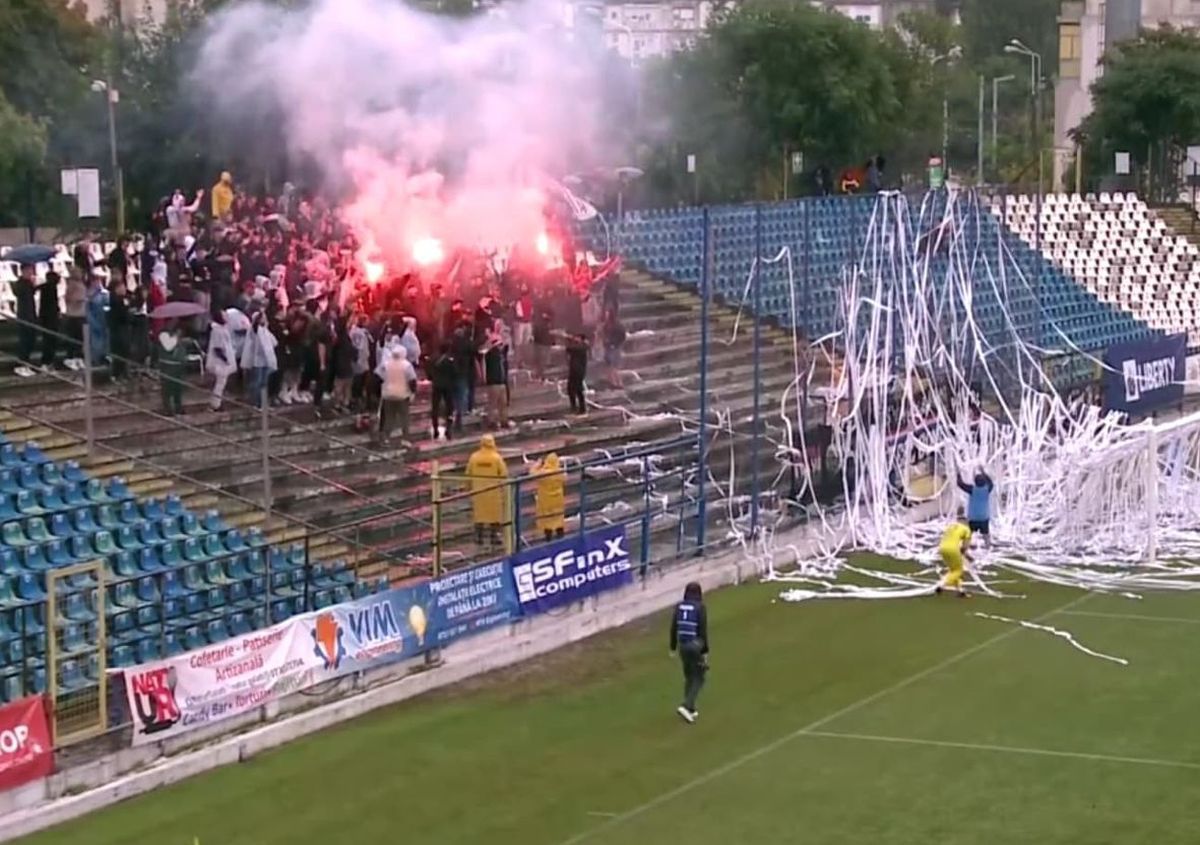Suporterii au întârziat startul în Oțelul Galați - Poli Timișoara, meciul zilei din Liga 2