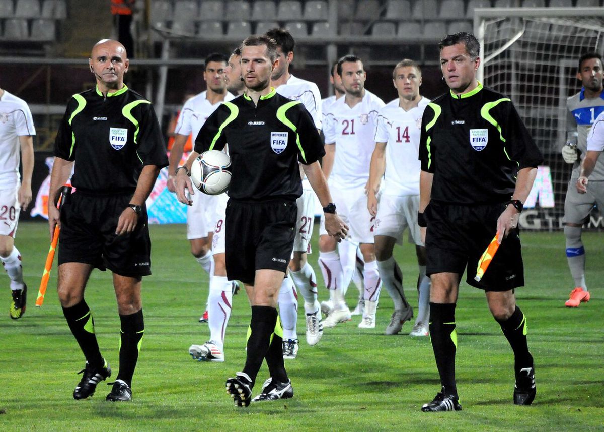 Interzis de FRF, a plecat în Anglia să arbitreze! Aurel Onița, primul interviu după șapte ani de tăcere: „Mi s-a luat pasiunea! Cea mai mare bucurie e că alerg desculț pe plajă la răsăritul soarelui”