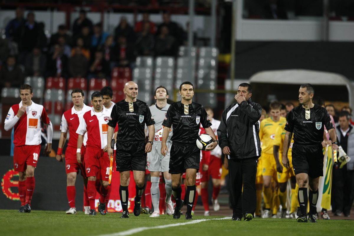 Interzis de FRF, a plecat în Anglia să arbitreze! Aurel Onița, primul interviu după șapte ani de tăcere: „Mi s-a luat pasiunea! Cea mai mare bucurie e că alerg desculț pe plajă la răsăritul soarelui”