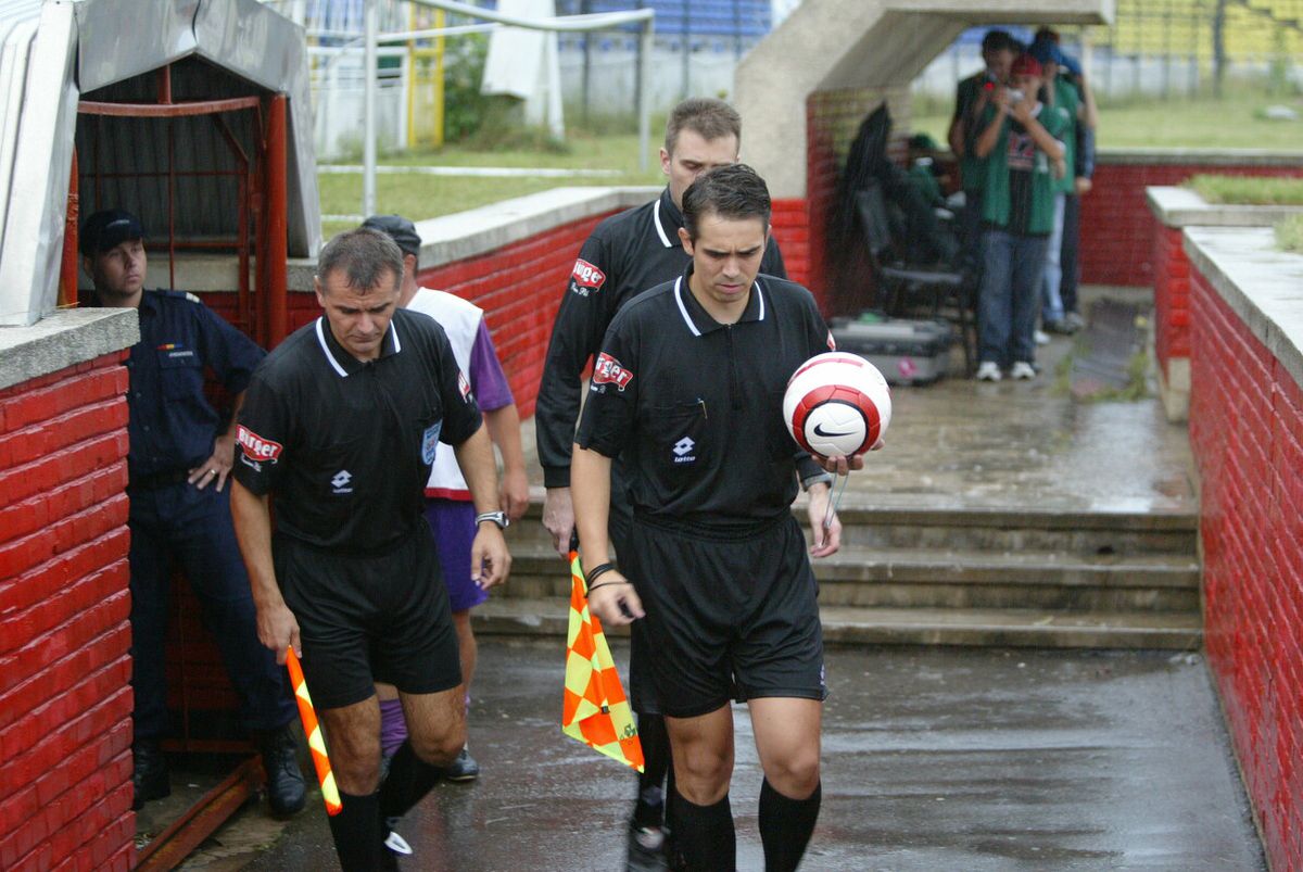 Interzis de FRF, a plecat în Anglia să arbitreze! Aurel Onița, primul interviu după șapte ani de tăcere: „Mi s-a luat pasiunea! Cea mai mare bucurie e că alerg desculț pe plajă la răsăritul soarelui”