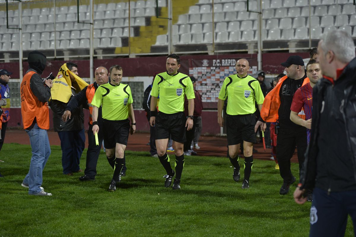 Interzis de FRF, a plecat în Anglia să arbitreze! Aurel Onița, primul interviu după șapte ani de tăcere: „Mi s-a luat pasiunea! Cea mai mare bucurie e că alerg desculț pe plajă la răsăritul soarelui”