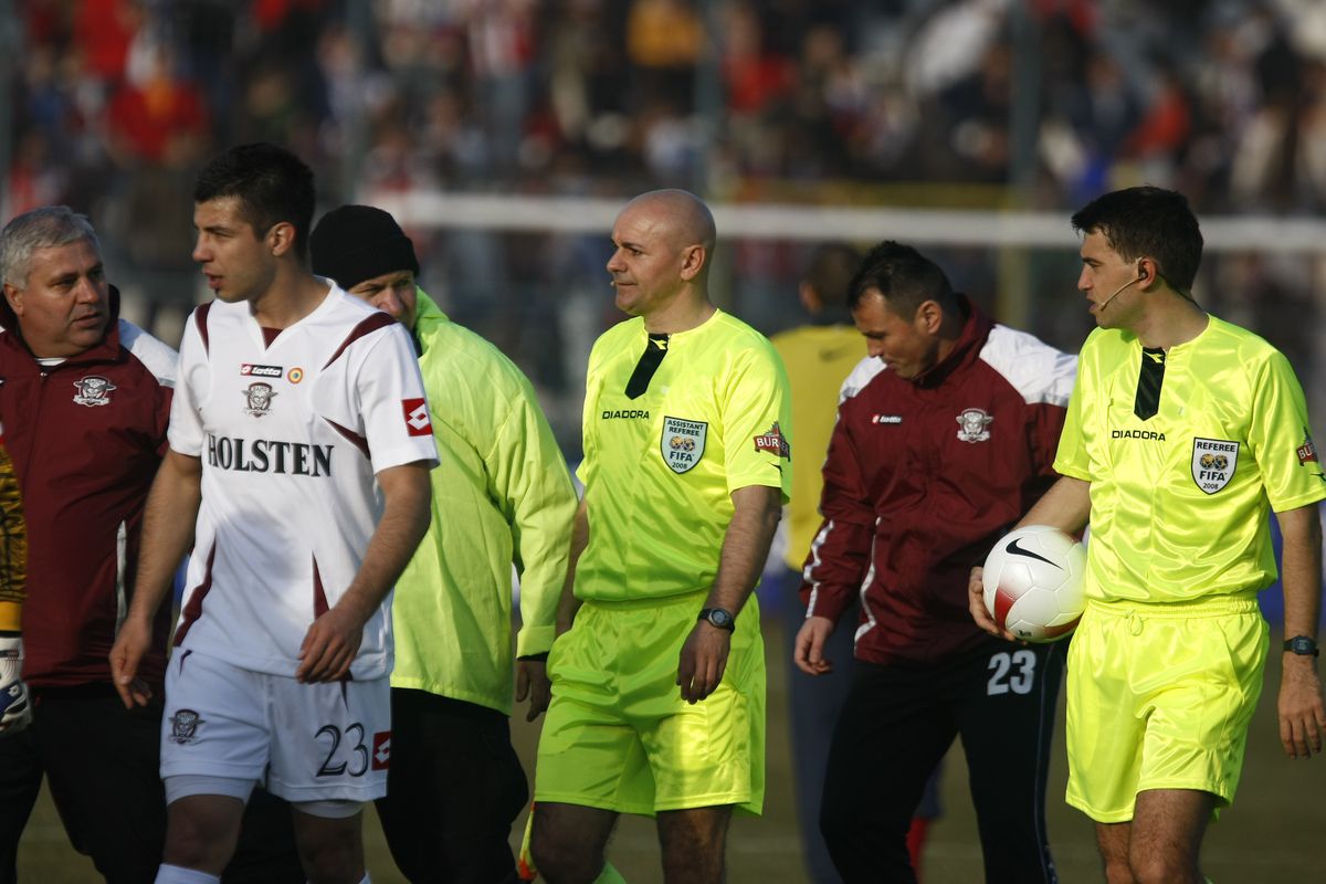 Interzis de FRF, a plecat în Anglia să arbitreze! Aurel Onița, primul interviu după șapte ani de tăcere: „Mi s-a luat pasiunea! Cea mai mare bucurie e că alerg desculț pe plajă la răsăritul soarelui”