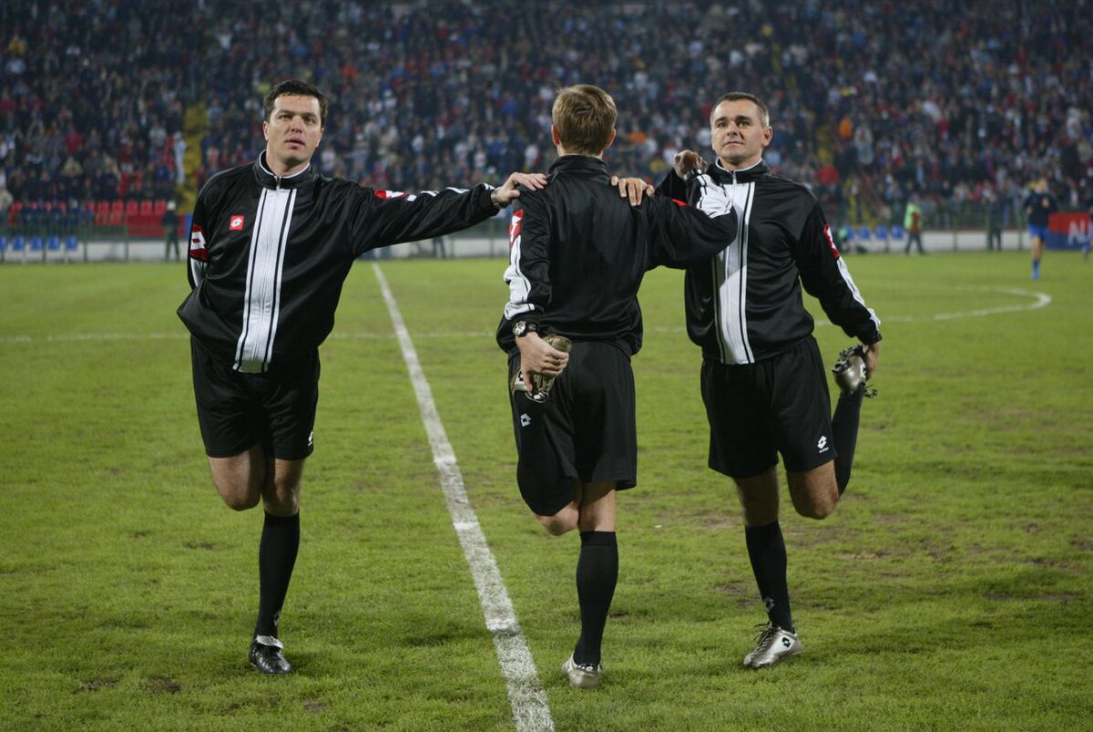 Interzis de FRF, a plecat în Anglia să arbitreze! Aurel Onița, primul interviu după șapte ani de tăcere: „Mi s-a luat pasiunea! Cea mai mare bucurie e că alerg desculț pe plajă la răsăritul soarelui”