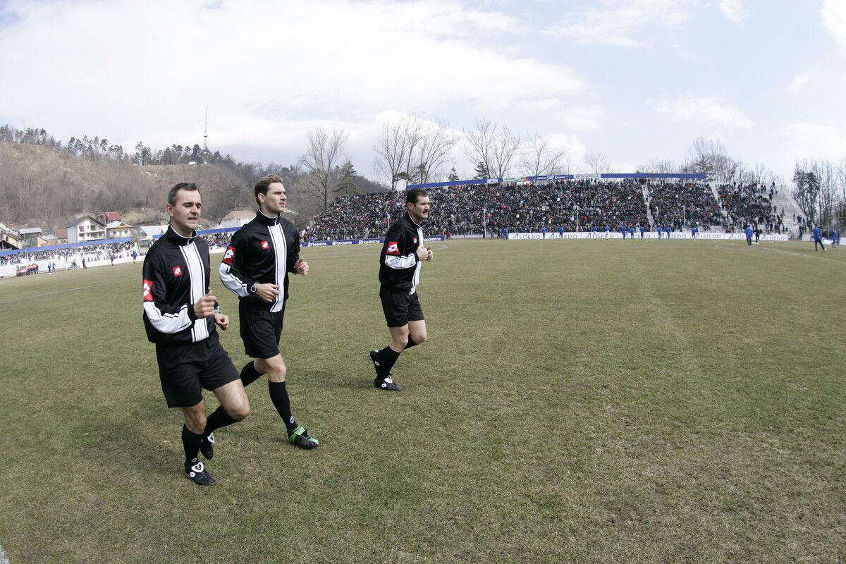 Interzis de FRF, a plecat în Anglia să arbitreze! Aurel Onița, primul interviu după șapte ani de tăcere: „Mi s-a luat pasiunea! Cea mai mare bucurie e că alerg desculț pe plajă la răsăritul soarelui”