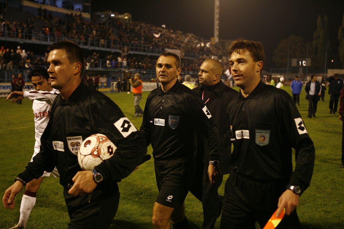 Interzis de FRF, a plecat în Anglia să arbitreze! Aurel Onița, primul interviu după șapte ani de tăcere: „Mi s-a luat pasiunea! Cea mai mare bucurie e că alerg desculț pe plajă la răsăritul soarelui”